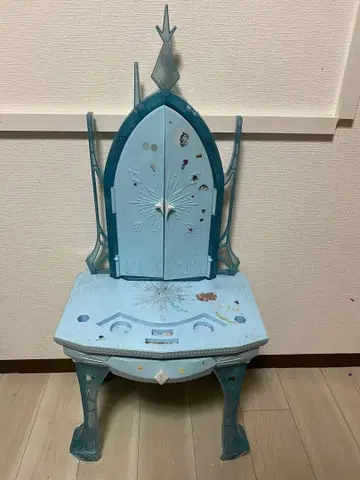 FROZEN 캐릭터 장식이 있는 파란색 서랍장