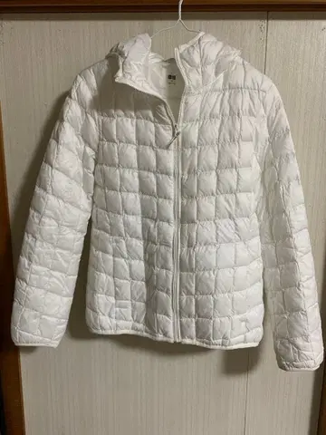 UNIQLO 화이트 다운 자켓 M 사이즈