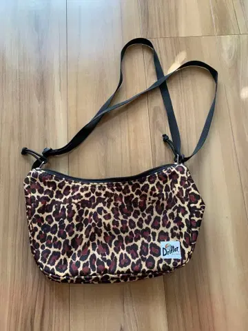 Drifter 레오파드 무늬 숄더백