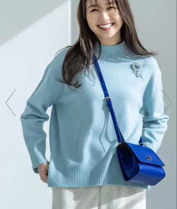 새상품 미들 게이지 하이넥 니트 색스 블루 INDIVI