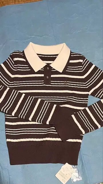 cloene 브라운과 화이트 스트라이프 긴팔 피케 셔츠