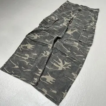 [ 미사용 새상품 ] 와이드 카고 팬츠 카모플라쥬 32 Y2K 스트릿