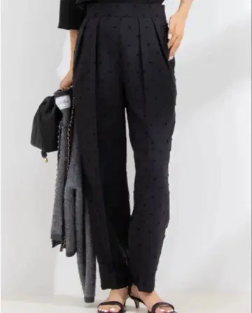 시착만 한 상품 노리즈 워셔블 도트 투 턱 테이퍼드 팬츠 36