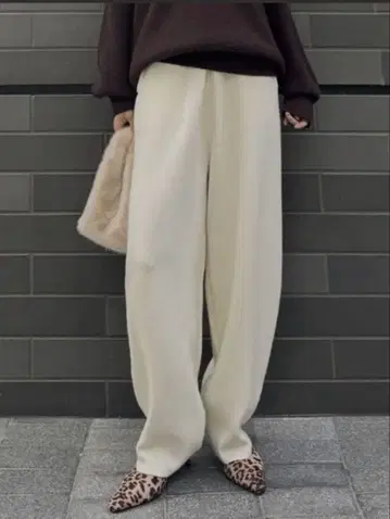 미사용 새상품 Re:EDIT 니트 배럴 레그 커브 팬츠