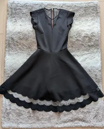 TED BAKER 블랙 반팔 원피스 사이즈 0