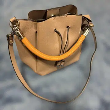 베이지 가죽 버킷형 숄더백 ZARA