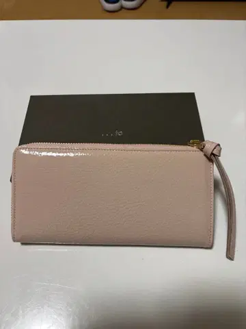 핑크 가죽 장지갑 광택 마감 일본제