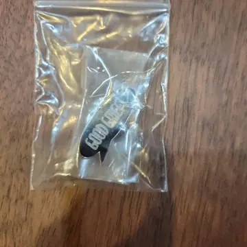 L'Appartement GOOD GRIEF! 핀 배지