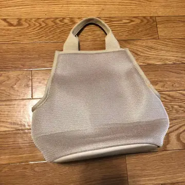 베이지 메쉬 핸드백