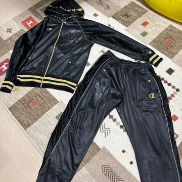 Champion 후드 부착 저리 세트 블랙/골드 가슴, 허벅지 패턴 있음