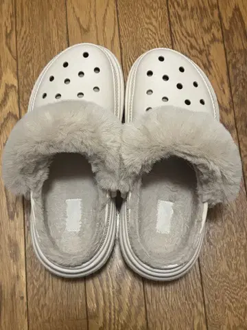 crocs 스톰프 라인드 클로그 샌들 Stucco