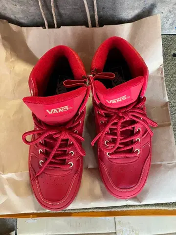 VANS 레드 하이컷 스니커즈