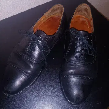 블랙 가죽 캡토 드레스 슈즈