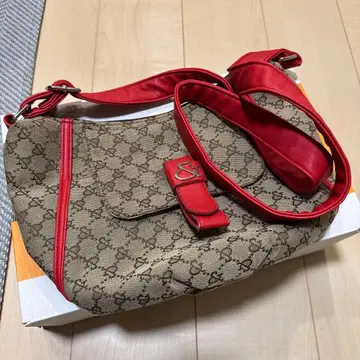 베이지와 빨간색의 숄더백 Pinky&Dianne