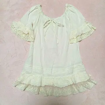 잉그 프릴 레이스 크림색 반팔 블라우스 튜닉