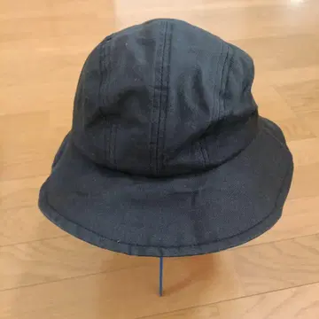 블랙 버킷햇 심플한 디자인