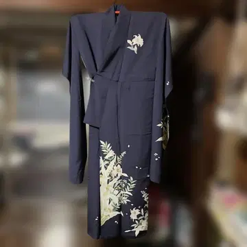 등나무색 백합 꽃무늬 후리소데 기모노