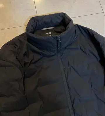 유니클로 라이트 패디드 스트레치 자켓 블랙 M 사이즈