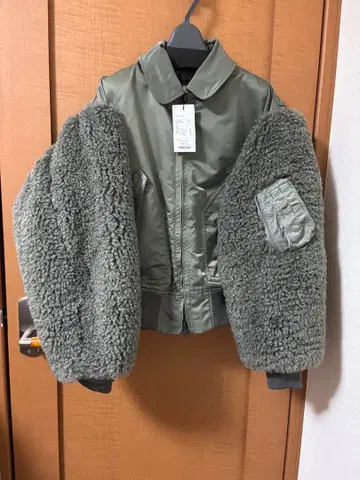 미사용 이번 시즌 HYKE 하이크 보아 자켓 올리브