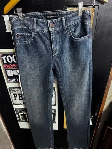 EMPORIO ARMANI 스키니 데님 다크 블루 기재 택 포함