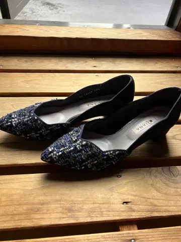 다이애나 트위드풍 스캘럽 펌프스 네이비 24.5