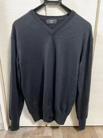 CABANE de zucca 블랙 V넥 니트