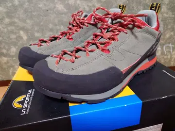 미사용품 43 스포르티바 등산화 볼더x