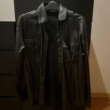 Bershka 블랙 가죽 셔츠 S 사이즈