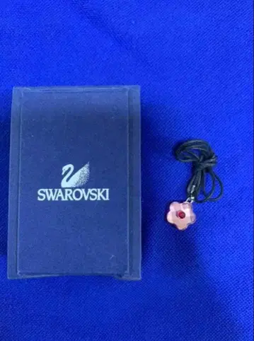 Swarovski 핑크 크리스탈 꽃 모양 목걸이
