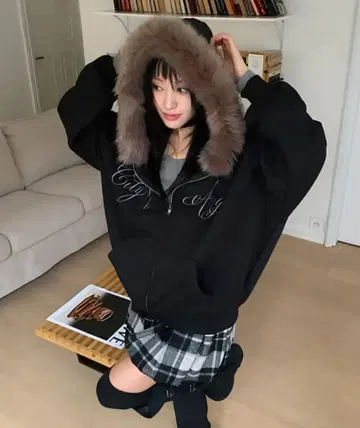 퍼 로고 지퍼 후드티