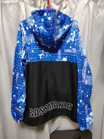BASSMANIA 반다나 패턴 마운틴 파카