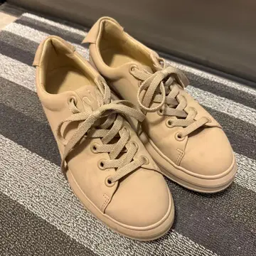 emmi 베이지 로우컷 스니커즈