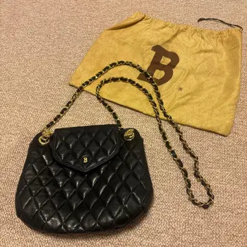 블랙 퀼팅 숄더백