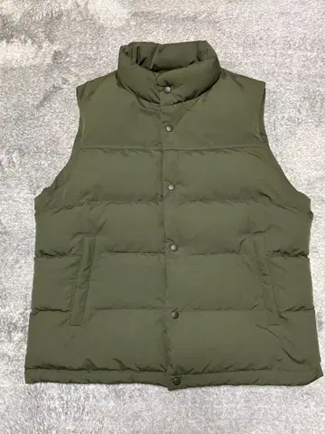 새상품급 올드 유니클로 올리브 그린 다운 베스트