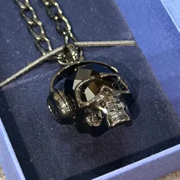 스컬형 블랙 목걸이