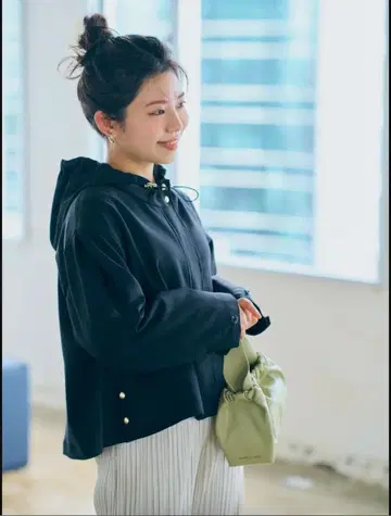 COHINA 사이드 슬릿 마운틴 후드티 블랙