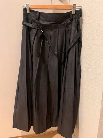 Ray BEAMS 레더라이크 플리츠 스커트