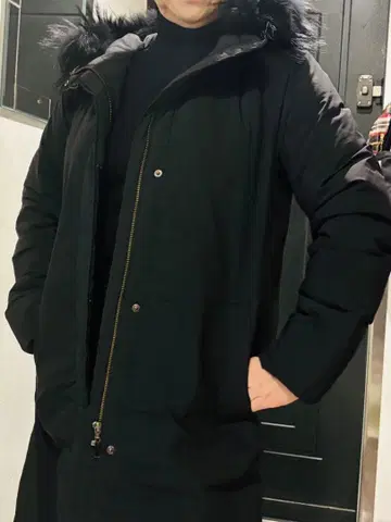 블랙 후드 부착 롱 코트