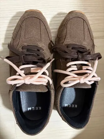 AGAWD 컬러 코드 스니커즈