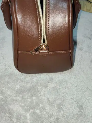 브라운 핸드백 합성 피혁
