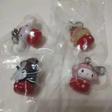 산리오 캐릭터즈 딸기 메지루시 액세서리 4세트