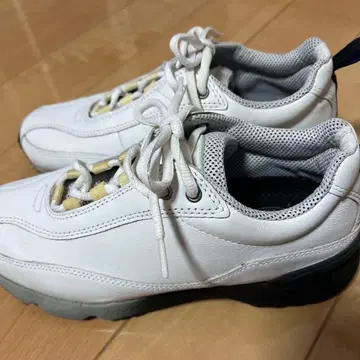 ECCO 화이트 스니커즈 셉터 23cm