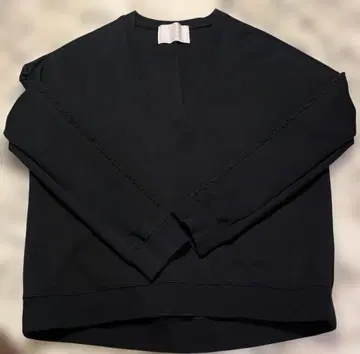 KAON 오프숄더 맨투맨 레이스 슬리브