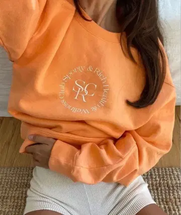 SCR 로고 자수 오렌지 맨투맨