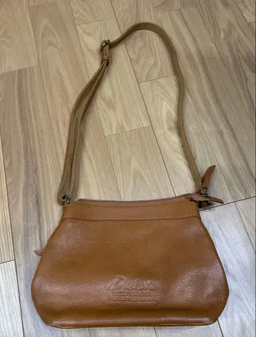 다코타 Dakota 숄더백 카멜