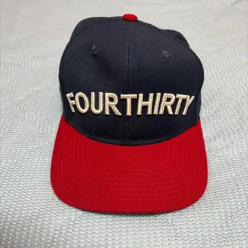 FOURTHIRTY 자수 네이비 레드 캡