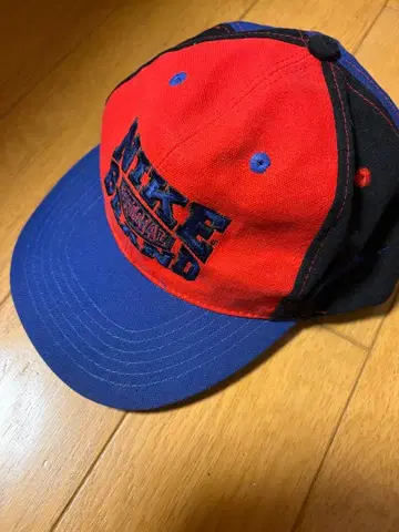NIKE 자수 로고 캡 빨간색 파랑