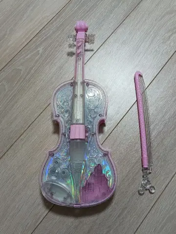 디즈니 바이올린형 완구 음악 재생 기능 포함