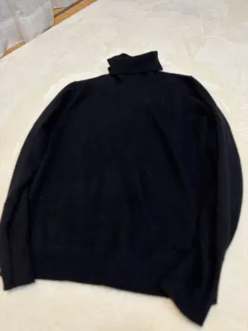 새상품급 유니클로 캐시미어 100% 터틀넥 스웨터 XL 블랙