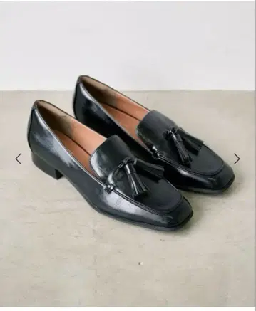 블랙 가죽 태슬 로퍼